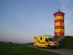 RKSH Rettungswagen und Pilsumer Leuchtturm